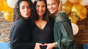 Die antwort auf letzte frage lautet: Chryssanthi Kavazi Fehlt Valentina Pahde Total Am Gzsz Set Promiflash De