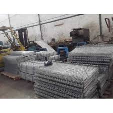 Secara umum, ayam petelur adalah ayam yang tujuan pemeliharaannya adalah untuk menghasilkan telur. Kandang Kawat Ayam Petelur Sode Boga Farm Tasikmalaya Jawa Barat Indonetwork