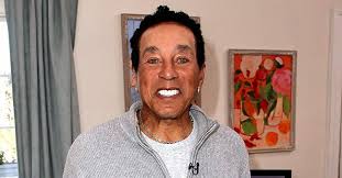 Discover all smokey robinson's music connections, watch videos, listen to music, discuss and download. Smokey Robinson Is All Smiles In A Sweet Photo With His Ex Wife Their 2 Kids Granddaughter