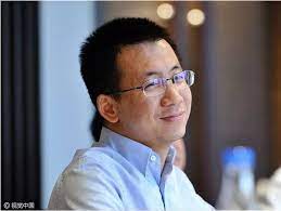 今天早些时候 字节跳动 宣布了一项重要的人士变动，ceo 张一鸣确定卸任，未来将 在发布的 公开信 中，张一鸣称自己「不是传统意义上的成熟管理者」，更喜欢「研究组织和市场原理来减少管理」。 Lpqaoxm5hm1cym
