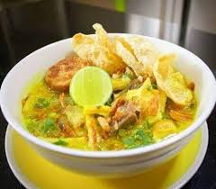 Tetapi jika anda lihat, soto mie bogor ini hampir sama dengan soto yang lainnya, cuma dalam soto mie bogor ini menggunakan bahan utama dari mie, risol, dan bihun. Gurih Enak Soto Kuning Khas Bogor Wajib Dicoba