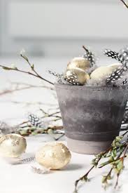Rustic Grey And Gold Easter Decorations Idees Pour Paques Paques Decoration Paques