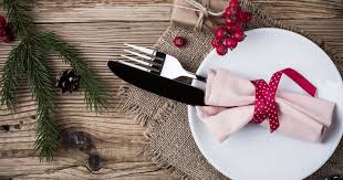 Découvrez 5 pliages de serviettes pour votre table de noël ! Pliages De Serviettes Faciles Pour Noel 2016 Et Le Nouvel An 2016 Tuto Video Terrafemina