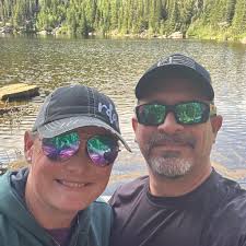 What kind of fig tree varieties are sold by Lowe's?