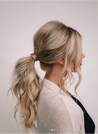 Coiffure simple, facile et rapide, sur ce site de coiffure les plus belles coupes, tresses et chignons, des coiffures de mariages pour cheveux longs, Coiffure Simple Pour Mariage Les 25 Inspirations Pour Invitees Trait D Union