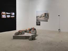 Students prepare the master's thesis under the supervision of the chair of the. Vpa S M F A Thesis Exhibition To Open At Three University Venues Syracuse University News