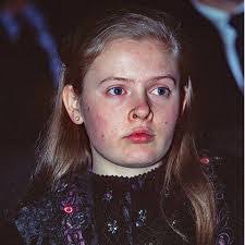 Kelly Erbe's Instagram, Twitter & Facebook