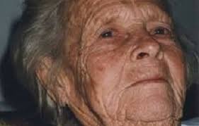 En ella, recordamos a nuestras abnegadas Abuelas....MARTA HOFFNER DE RABE  “LA OMA” Marta Hoffner nació en Brasil el 12 de octubre de 1907, quinta  hija de un matrimonio de alemanes. Conoció a