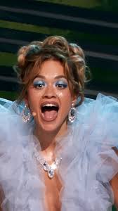 Encore, ENCORE! 🎭 Who else loved #OscarDeLaHoya’s #FuzzyPeasMask  performance