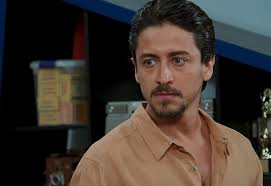 Verão 90': Jerônimo vaza fita de Nicole