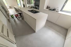 Kuchen Mit Dunklen Boden Und Hellen Schranken Helle Kuche Heller Boden Kuchen Mit Dunklen Boden Und Hellen Schranken Design Kuche Beton Kuchenboden Rauch Mobel