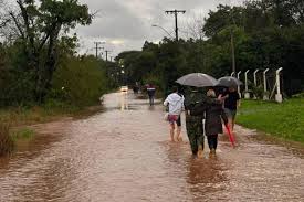 Defesa Civil emite alerta de risco alto para elevação dos rios Caí e Taquari; siga ao vivo a situação da chuva no RS