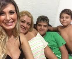 The premier subreddit to enjoy artistic views of female bottoms of the highest caliber. Andressa Urach Aparece Curtindo A Mae E O Filho No Instagram