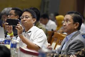 Saat dikonfirmasi, budi hanya tersenyum perihal kedatangannya. Budi Gunadi Sadikin Jadi Wakil Komisaris Utama Pertamina