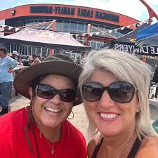 You're a rockstar, Lisa Gomez and American Eagle Harley Davidson in  Corinth! Thanks for letting us come out to share the word about Ranch Hands  Rescue and Bob's House of Hope. We