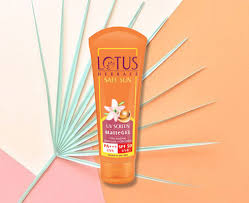 Get a foaming cleanser that contains salicylic acid for summers. 5 Of The Best Matte Sunscreens For Dry Or Oily Skin In Summer Nykaa S Beauty Book