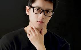 Anh chàng “sáu múi” thông thạo 7 thứ tiếng được Google, Apple mời gọi