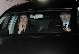 Los Reyes se relajan en el cine tras la tensión de la investidura y la muerte de la infanta Pilar | Casa Real