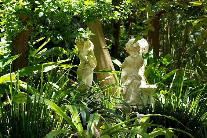  Secret Garden