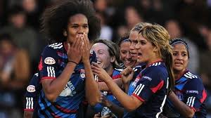 Une femme qui aime le foot ? Quel Est Le Salaire D Une Footballeuse Professionnelle