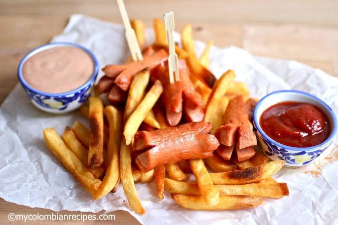 salchipapas/ Potatoes with sausage
