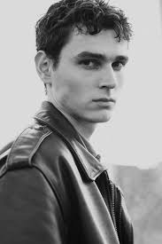 ESTERO — MODELS MILANO