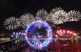 London Welcomes In The New Year With Fireworks New Years Eve 2018 New Years Eve Fireworks New Year Fireworks
