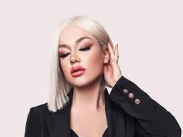 Talent z Eme: Poglejte, kako se je Kim v zadnjih letih spremenila