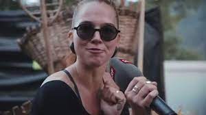 Die sängerin erlebte auch weniger schöne zeiten. Stefanie Heinzmann Ich Hatte Schon Vor Der Show Huhnerhaut Youtube