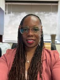 Leslie Wheat's Instagram, Twitter & Facebook