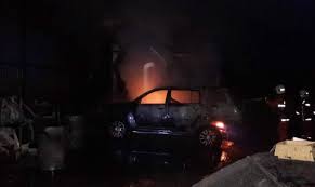 Maybe you would like to learn more about one of these? 14 Kenderaan Hangus Bengkel Mengecat Terbakar