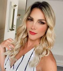 How can i contact mabel cartagena's management team or agent details, and how do i get in touch directly? Cuanta Plata Ganaba Mabel Cartagena En Rcn