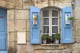 Fenetre Et Volets Fleuris Une Matinee A Trans En Provence Fenetre Porte Fenetre Fleurs