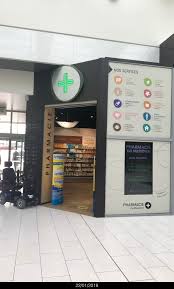 Epingle Par Mxinh Sur Pharmacies Pharmacie Design Agencement Pharmacie Pharmacie