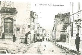 Situated in le beausset, 23 km from cassis, magnifique maison d'hôte contemporaine. Ancienne Chapelle Des Penitents Bleus Maison Des Arts Monuments