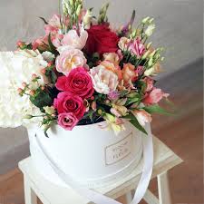 Rangkaian bloom box bunga mawar segar dan romantis yang cocok diberikan untuk pasangan ataupun orang tercinta. White Luxurious Bloom Box For Fresh Flowers Buy Bloom Box The Bloom Box Company Flower Box Bloom Product On Alibaba Com