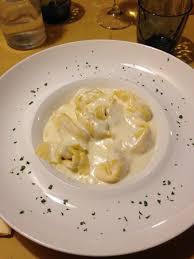 Da provare anche direttamente su crostini e/o come base e condimento per pizza. Tortelli Su Fonduta Di Pecorino Picture Of La Molinara Verona Tripadvisor