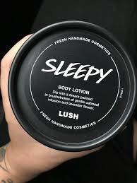 De elbow grease van lush is een moisturising bar, op zich niet zo heel boeiend zou je zeggen, maar toen youtuber jkissa vertelde dat hij geweldig is merk ik verschil in mijn tattoos als ik de elbow grease heb aangebracht? Fun Stuff The Shrinking Ninja