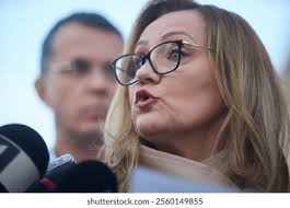 30 mil resultados de imágenes, fotos de stock e ilustraciones libres de  regalías para Elen