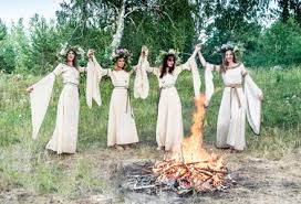 Ielele sunt făpturi feminine supranaturale din mitologia românească, răspândite în superstiții, cărora nu li se poate stabili însă un profil precis, din cauza inconsecvenței folclorului; Obiceiuri De Rusalii Superstitii De Rusalii