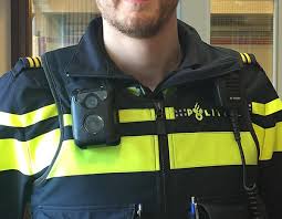 Din dispozitia cuiva de la comanda politiei, la ora mentionata, trebuie sa fie prezent in permanenta un si exista, caci in sensul giratoriu se afla parcata o masina a politiei rutiere in care stau trei agenti de. Camere Video Pentru PoliÅ£ia RutierÄ Cum Este In Alte Å£Äri Si Cat CostÄ