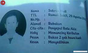 Kesan dan pesan biasanya terdapat di bawah foto kita dalam album kenangan sekolah. 10 Pesan Murid Di Buku Tahunan Ini Bikin Tepuk Jidat Memorable With Us