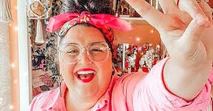 American Teacher Goes Viral For Showing Obstacles Faced by Overweight  People during Travel