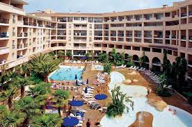 Cannes' moment to shine arrives in may as the venue for the cannes film festival, entertaining the rich and famous. Residenz Residence Le Cannes Beach Cannes Stadt Cannes Hotelopia