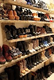 Présentation grâce à un rangement bijoux artistique. 39 Bonnes Idees Pour Ranger Ses Chaussures