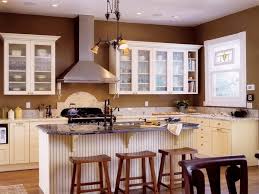 Grayish tones have this soothing and calming effect on people, thus combining this with white painted upper kitchen cabinets works wonders in any kitchen. How To Choose The Best Kitchen Paint Colors