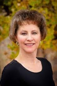 Etta Forti's Instagram, Facebook & TikTok