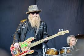 Dusty hill, the bass player who anchored the rock 'n' roll band zz top for more than 50 years, has died at age 72. Nji1ypirk2dzjm