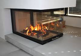 Kamine sind nicht nur praktische feuerstellen, an denen wir uns aufwärmen, sie dienen auch als stilvolle strukturelemente, die große räume gliedern. Galerie Ofen Weiss