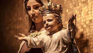 La virgen del carmen fue solemnemente coronada en 1926 a petición de innumerables chilenos. Historia De Nuestra Senora Del Carmen